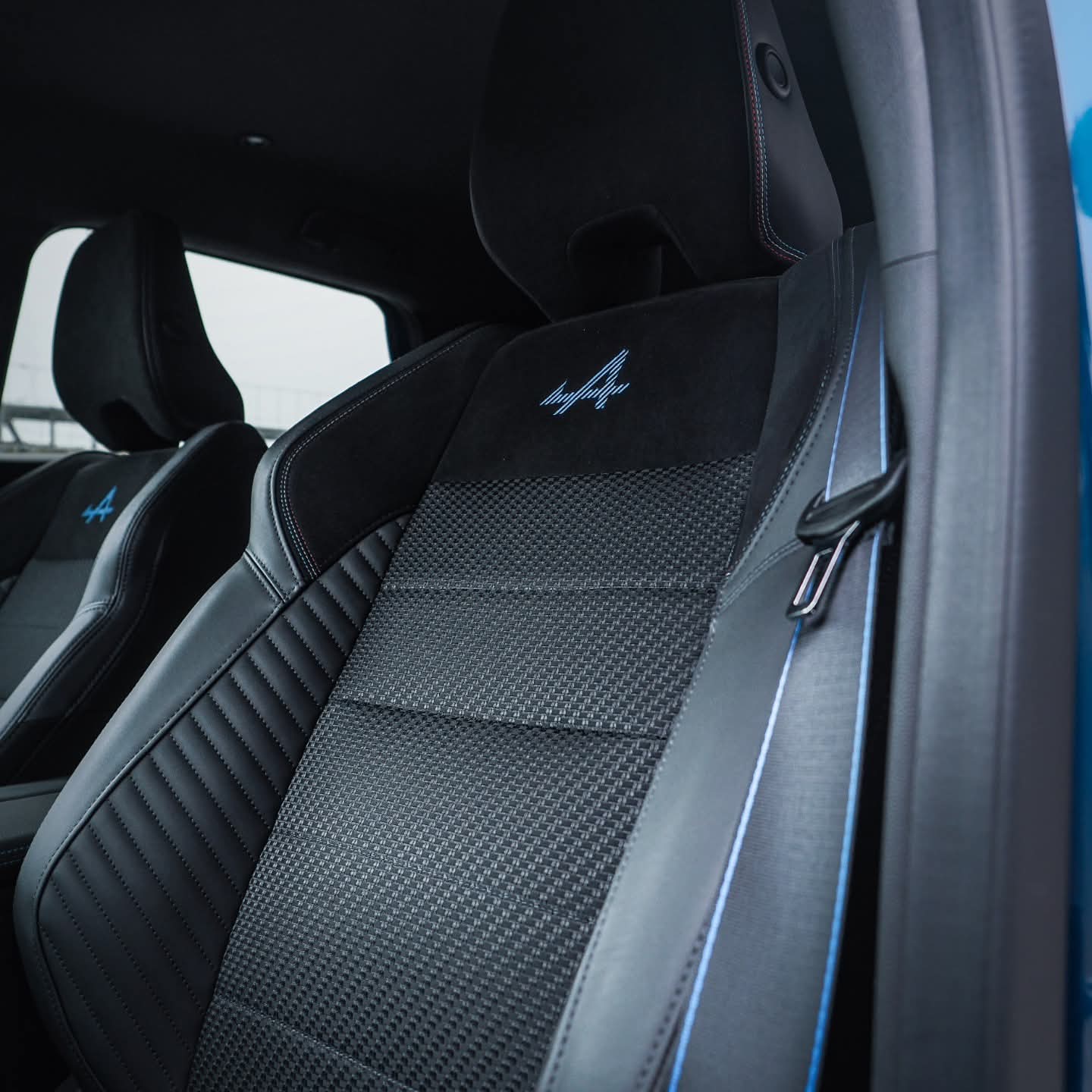 ChromeCars Racing Porsche — Gold & Black